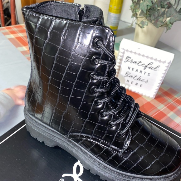 Shop hopes boots - Picture 2 of 2